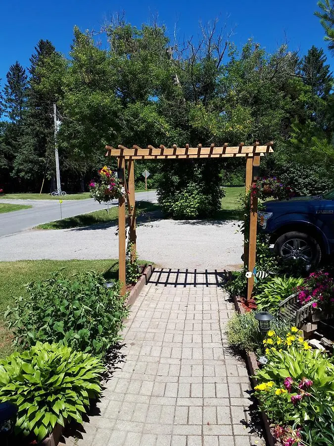 Utica Guest House Toronto